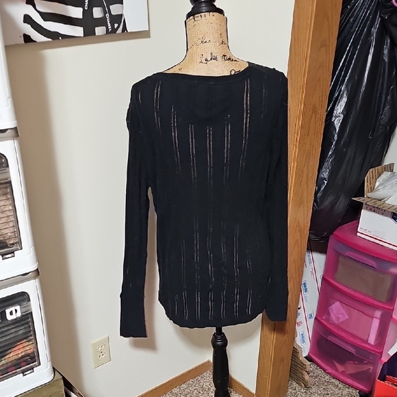 Black Button-Up Long Sleeved Top. Old Navy, Xxl. - Picture 2 of 2